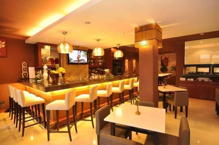 Hemingway'S Hotel Patong 外观 照片