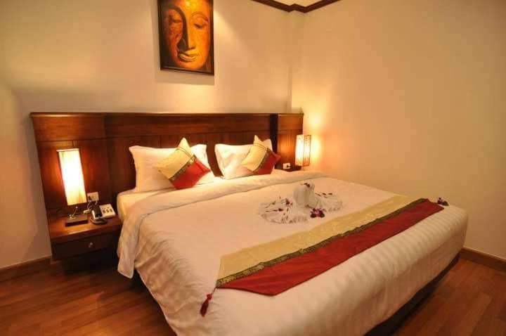 Hemingway'S Hotel Patong 外观 照片