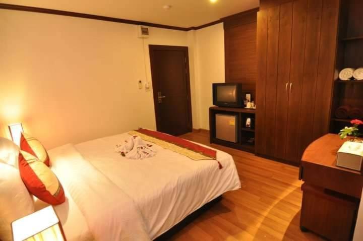 Hemingway'S Hotel Patong 外观 照片